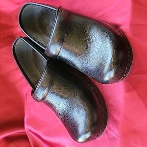 DANSKO szEU37 US6.5/7 Tooled Leather Clogs LIKE NEW